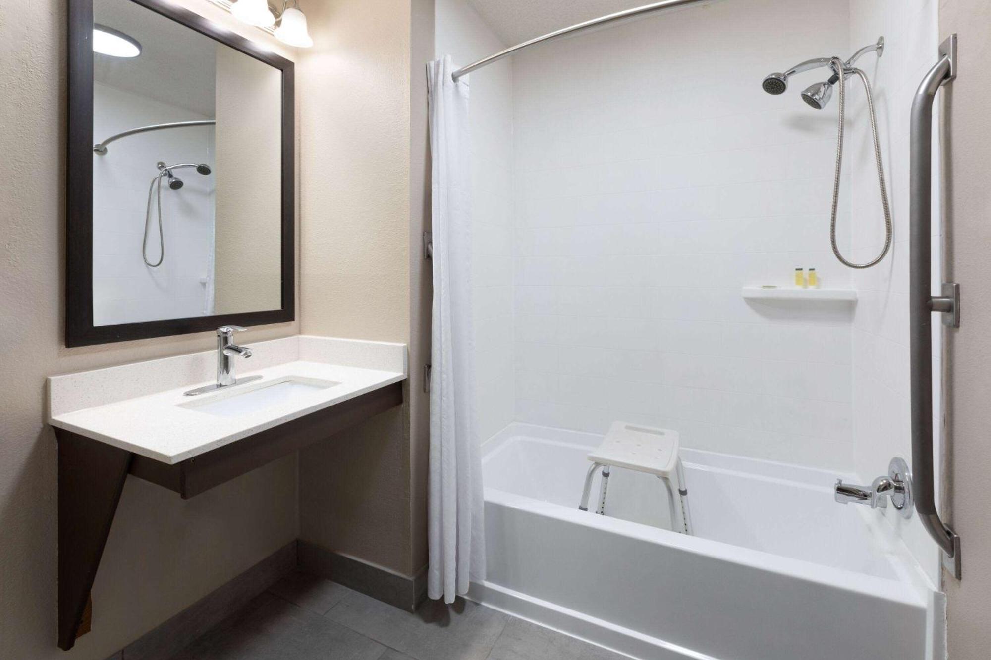Super 8 By Wyndham Summersville - New River National Park Extérieur photo