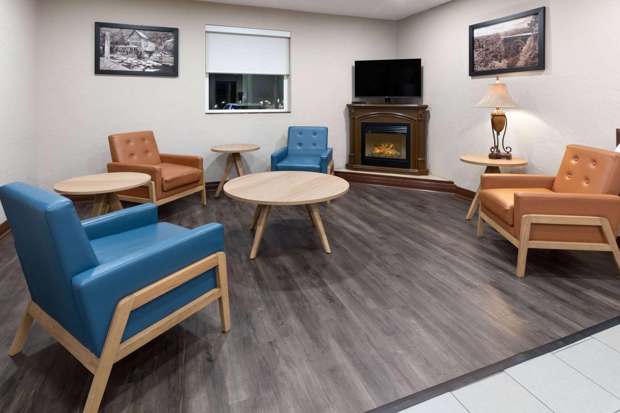 Super 8 By Wyndham Summersville - New River National Park Extérieur photo