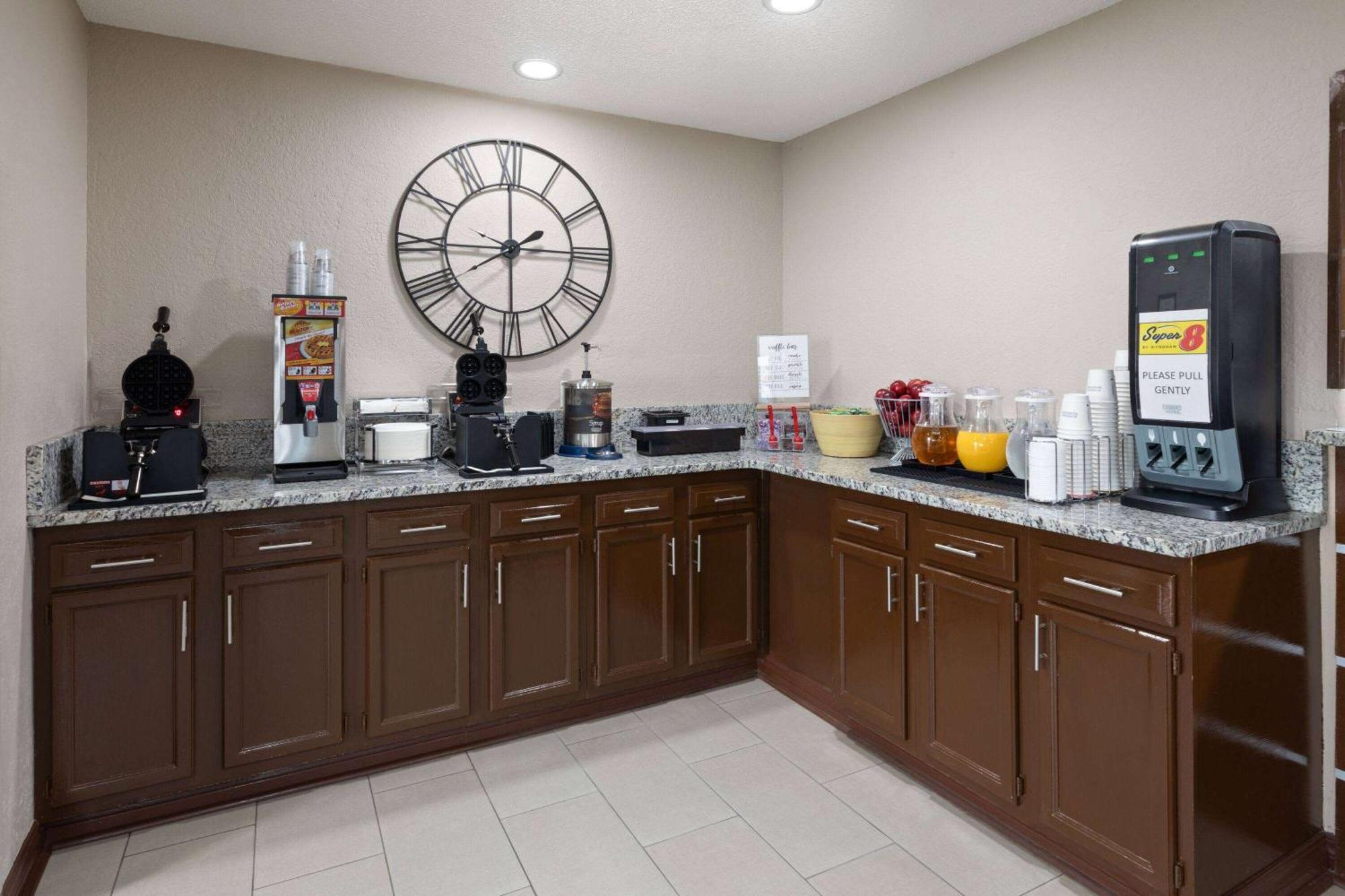 Super 8 By Wyndham Summersville - New River National Park Extérieur photo
